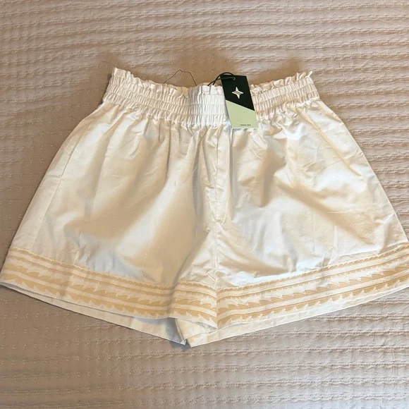 Tuckernuck White Shorts w/ Beige BoHo Embroidered Trim NWT Med